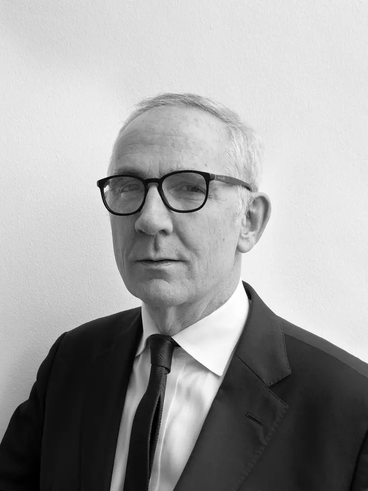 NIALL McLOUGHLIN